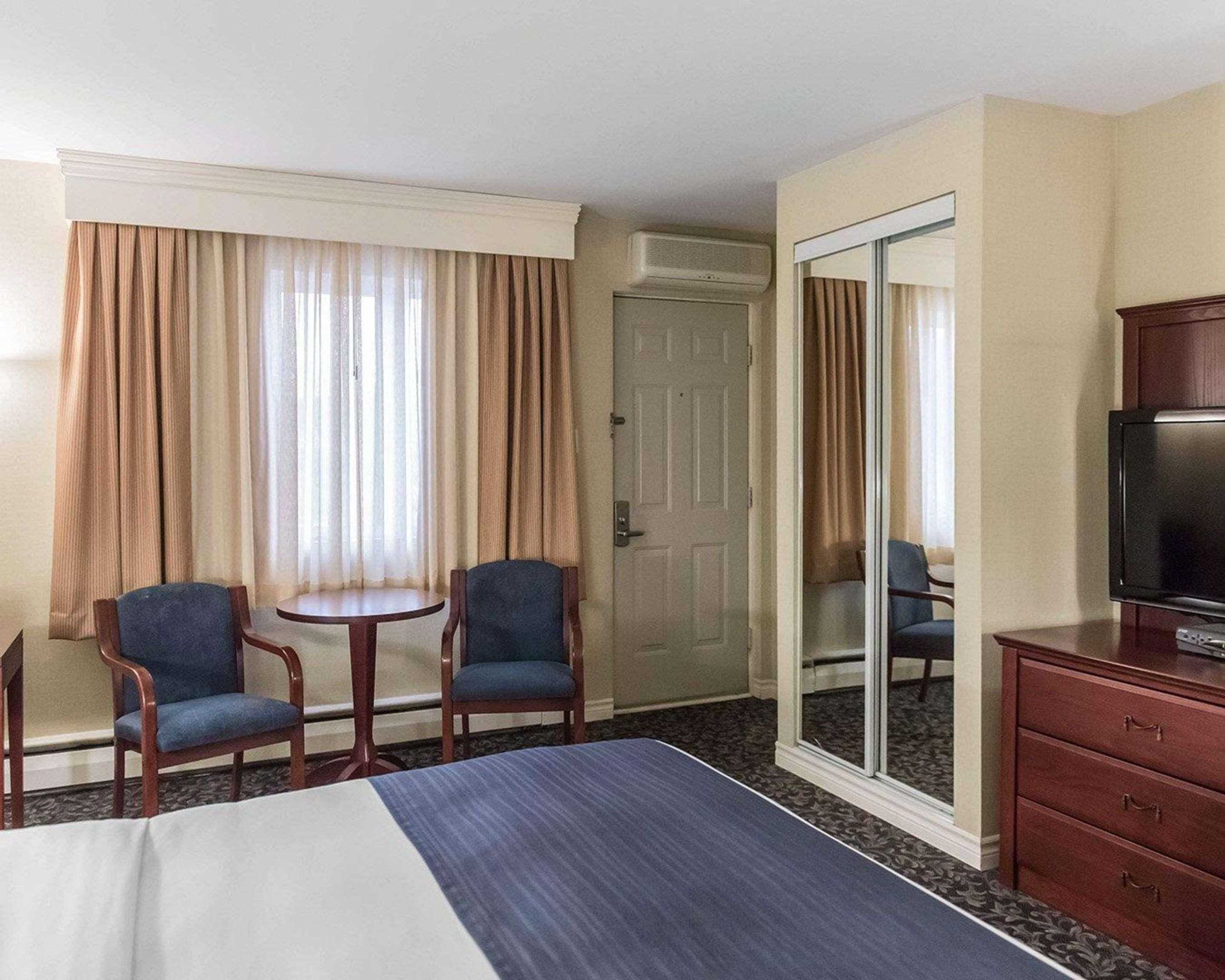 Quality Inn Mont-Laurier Buitenkant foto