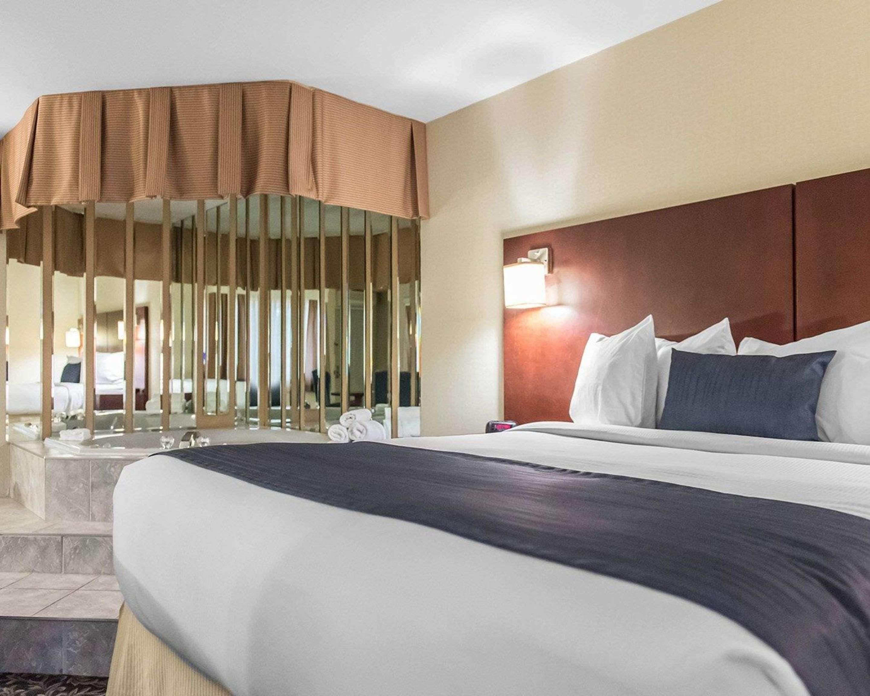 Quality Inn Mont-Laurier Buitenkant foto