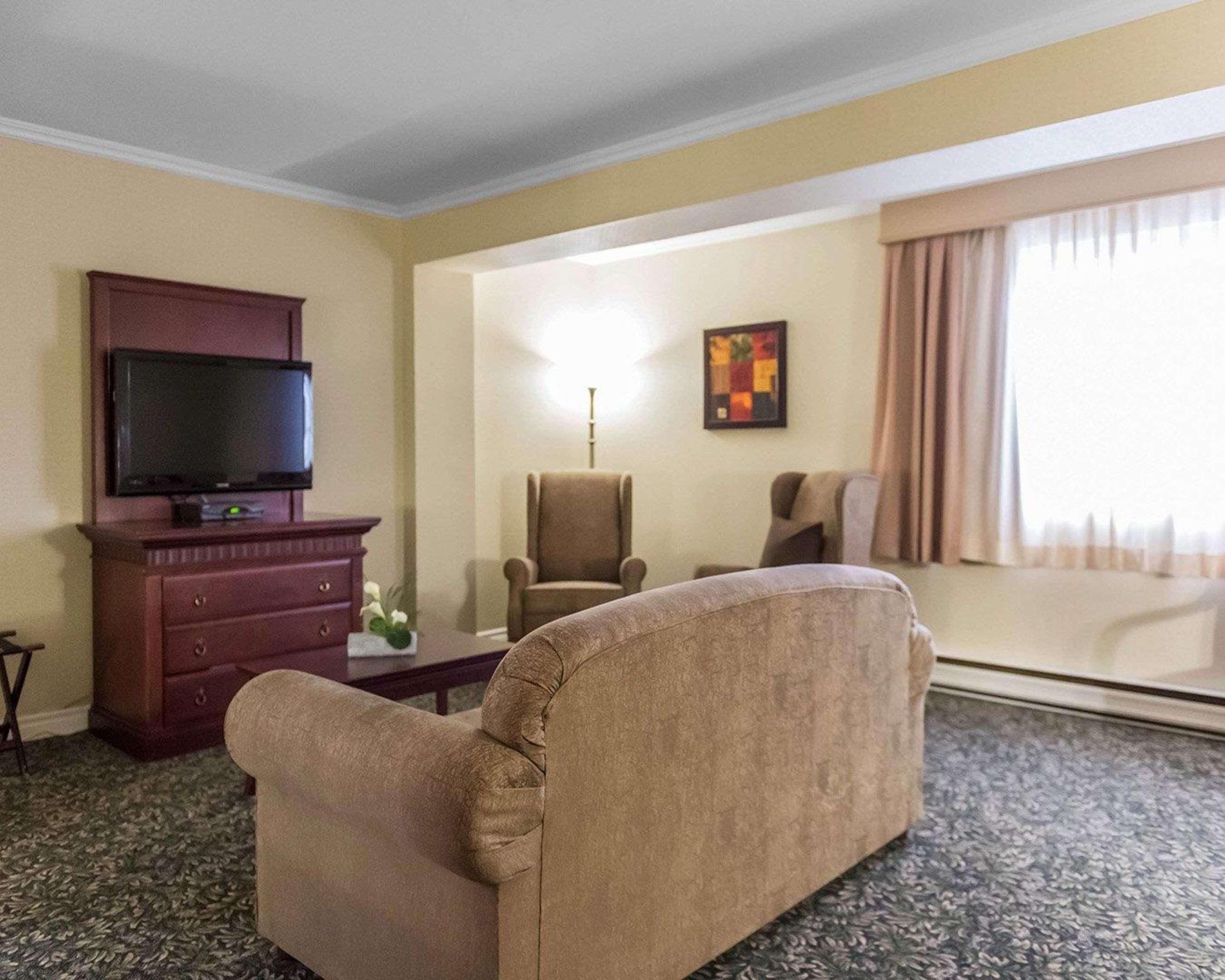 Quality Inn Mont-Laurier Buitenkant foto