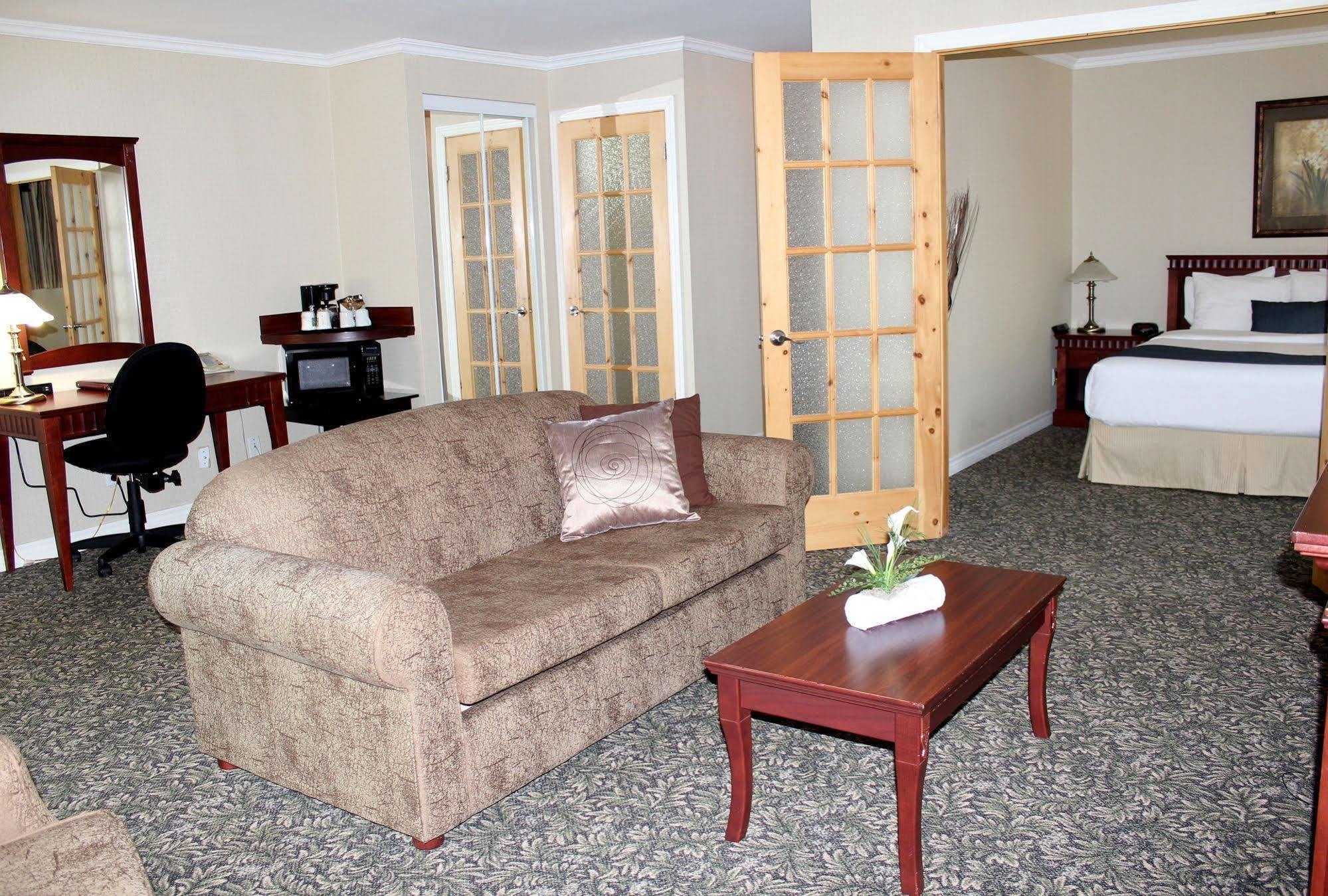 Quality Inn Mont-Laurier Buitenkant foto
