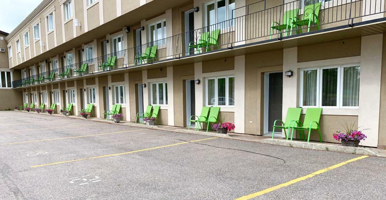 Quality Inn Mont-Laurier Buitenkant foto